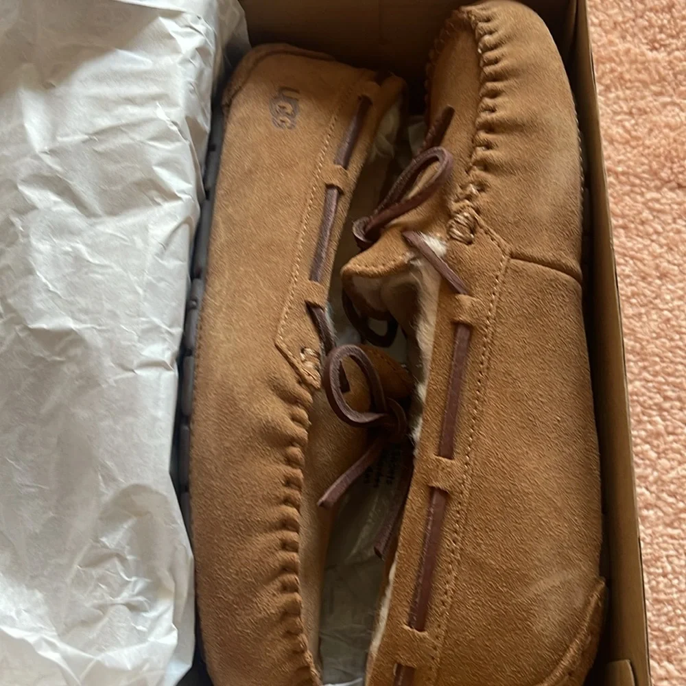 UGG women’s  Brown Suede Loafers - Picture 3 of 17